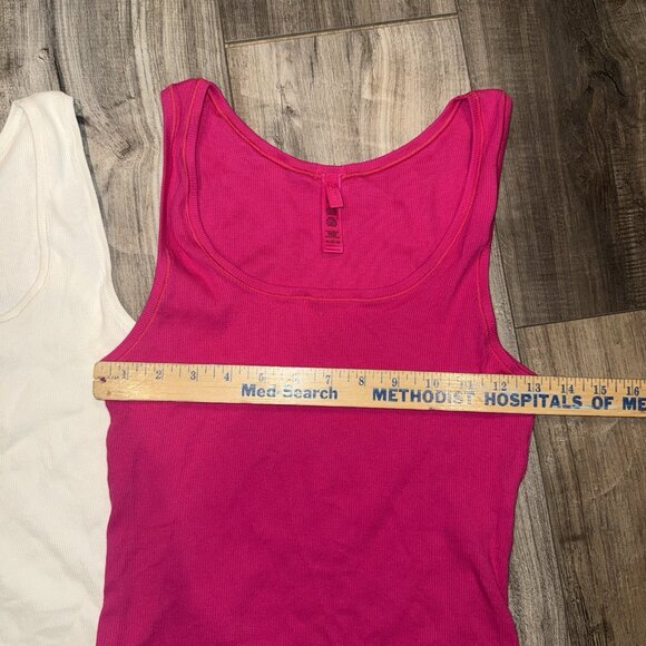 SKIMS Cotton Rib Tank 3-Pack 2x - Picture 6 of 7